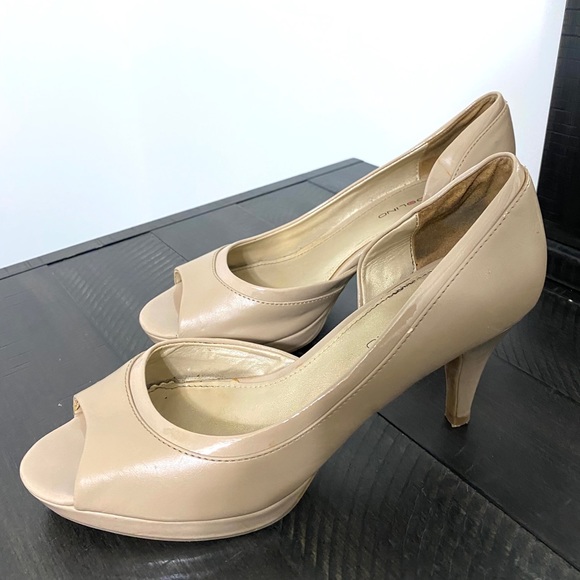 Bandolino Heels - Picture 2 of 2